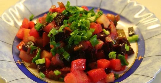 Постный салат с грибами и свеклой