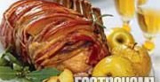 Свиная корейка с айвой, яблоками и пряными травами