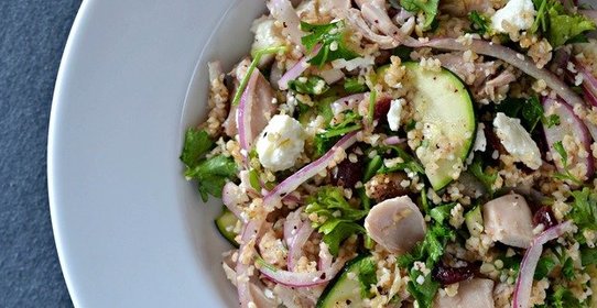 Фасолевый салат с цукини и булгуром