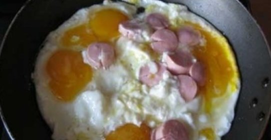 Яйца с сосиской
