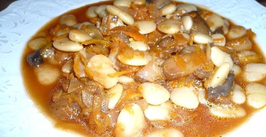 Постная фасоль с грибами и овощами