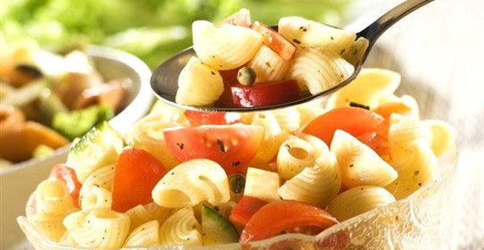 Летний салат с макаронами