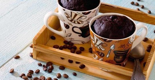 Шоколадный торт в кофейной чашке