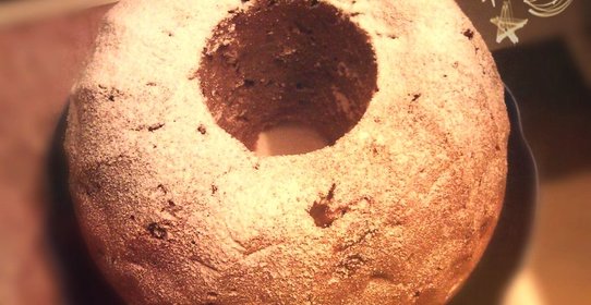 Шоколадный кекс с яблоками и красной смородиной