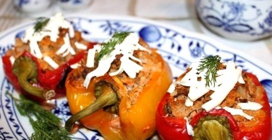 Фаршированные половинки перца в духовке