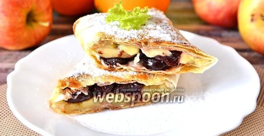 Лаваш с консервированной вишней и бананами