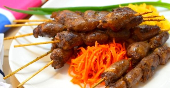 Куриные сердечки на шпажках