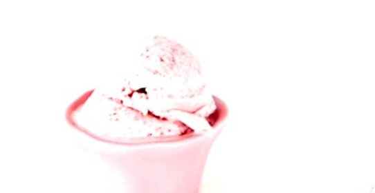 Мягкое клубничное мороженое