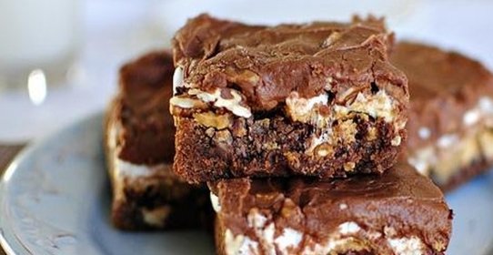 Шоколадные пирожные с орехами пекан