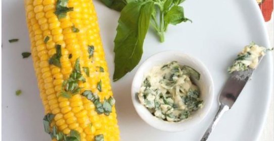 Вареная кукуруза с базиликом