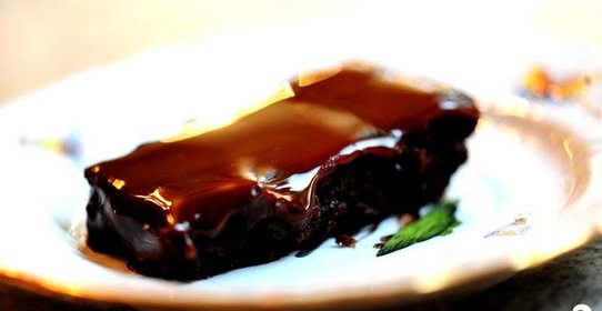 Шоколадные пирожные в глазури