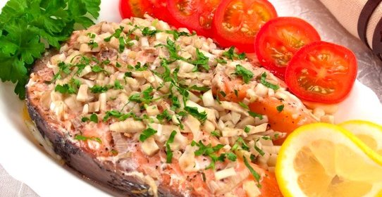 Семга, запеченная с фенхелем и лимоном