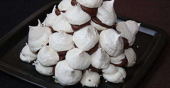 Торт из безе с шоколадным кремом