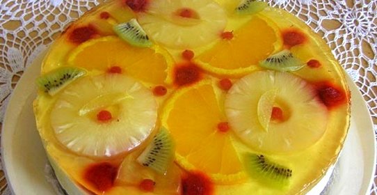 Творожный торт с желе и фруктами