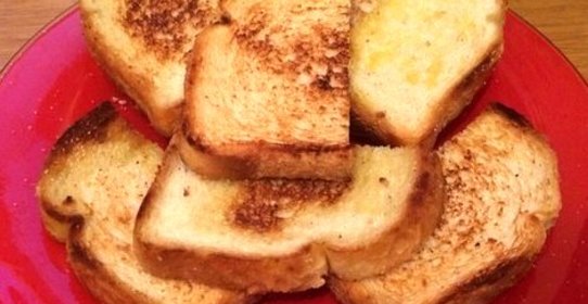 Гренки с чесноком и солью