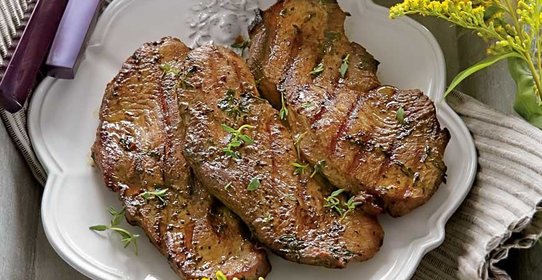 Стейки из индейки с пряными травами на гриле