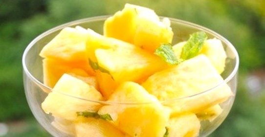 Ананас с мятным сиропом