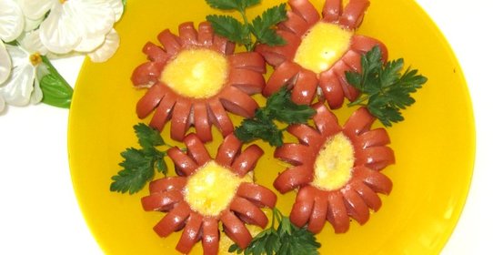 Цветы из сосисок на завтрак