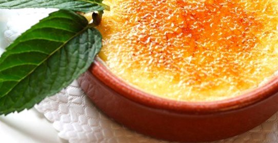 Крем-брюле с карамелью и лимонной цедрой