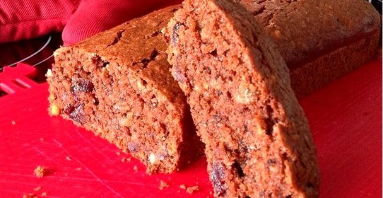 Шоколадно-медовая коврижка с изюмом и орехами