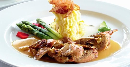 Кролик с белыми грибами