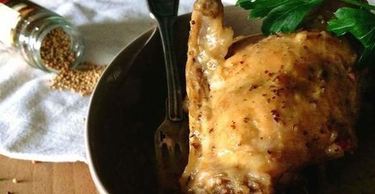 Кролик в горчично-винном соусе