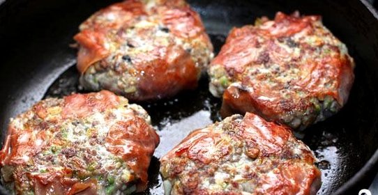 Гамбургер с белыми грибами