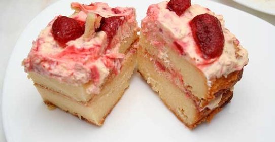 Творожный торт с клубникой