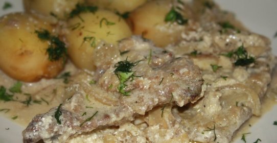 Печень Нежность в сметанно-луковом соусе