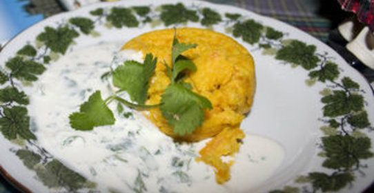 Морковный пудинг с соусом из кориандра