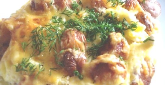 Запеченный картофель с сосисками