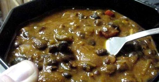 Вегетарианская черная фасоль Чили