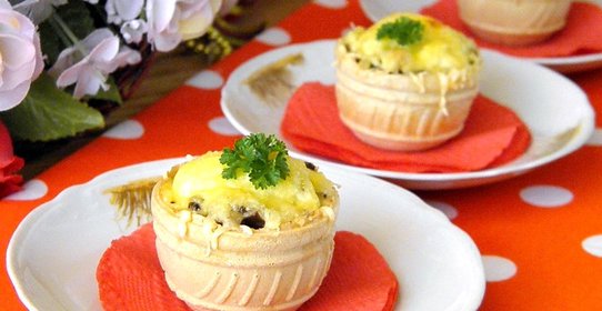 Жульен в тарталетках с грибами и курицей