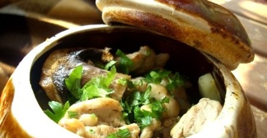 Грибы в горшочках