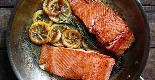 Семга с лимоном, каперсами и розмарином