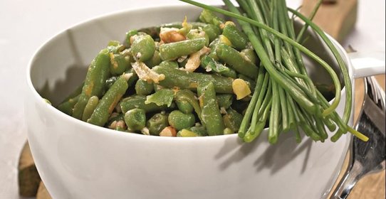 Зеленая фасоль с фундуком