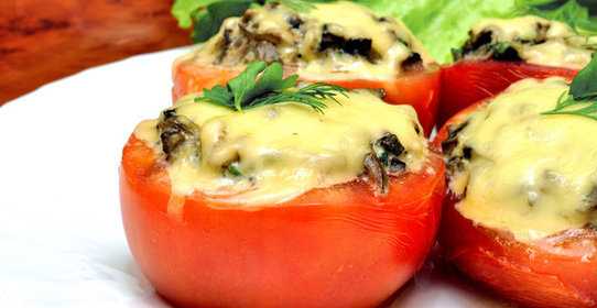 Помидоры, фаршированные шампиньонами и сыром