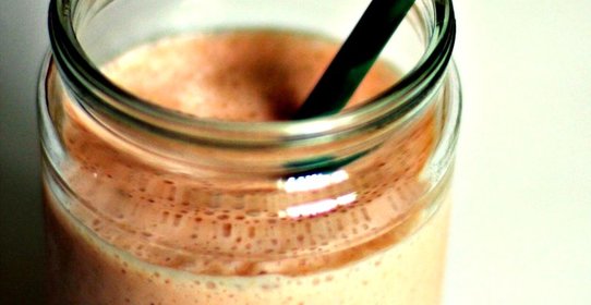 Бананово-клубничный смузи