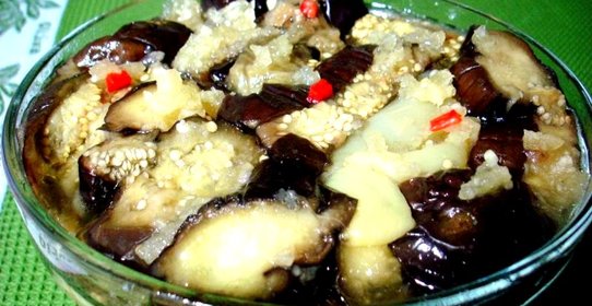 Салат из запеченных баклажанов и перца