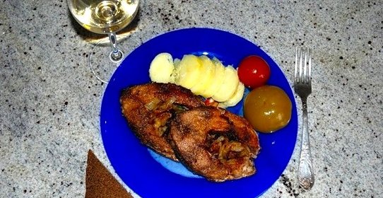Сазан жареный с луком