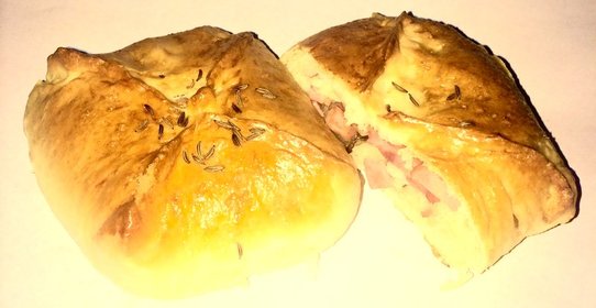 Сайки с ветчиной и луком