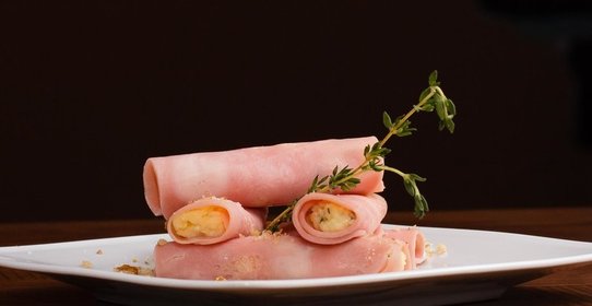 Рулетики из ветчины