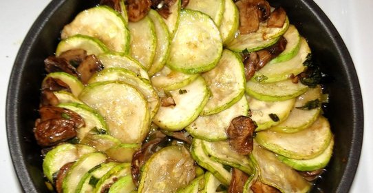Кабачки жареные с грибами