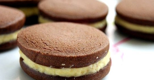 Шоколадное печенье с кокосовым кремом