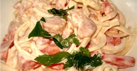 Салат с горбушей соленой