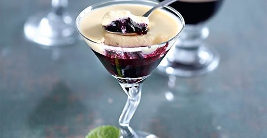 Желе из черной смородины с ванильным кремом