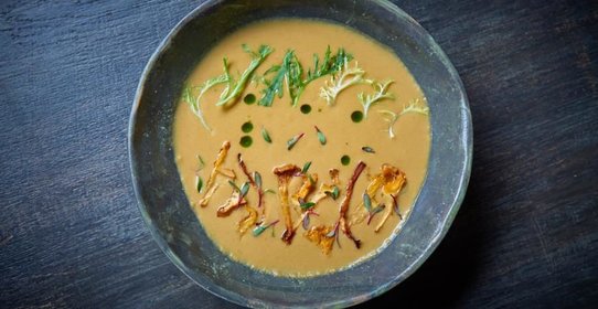 Сливочный крем-суп из лисичек с зеленью