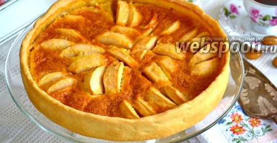 Яблочный пирог с карамельным кремом