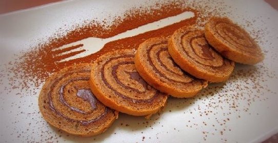 Шоколадный бисквитный рулет