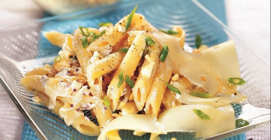 Пенне с миндалем и сельдереем